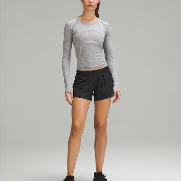 LULULEMON Hotty Hot slow rise lined shorts. Size 6 - Picture 3 of 8